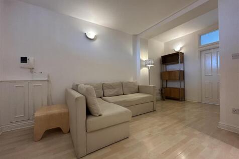 Livingroom (5).jpeg