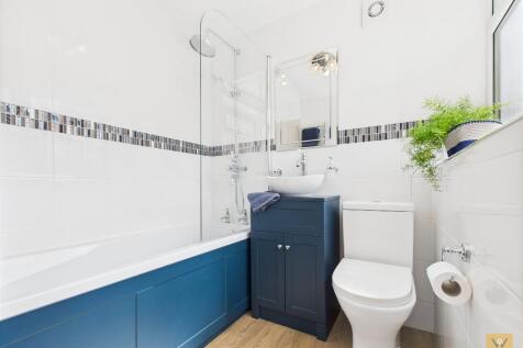 DOWNSTAIRS BATHROOM/W.C.