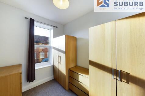 TT139 Bedroom 2 storage