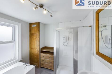 MUT18 Bathroom