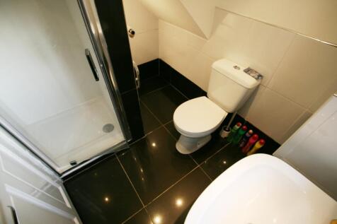 GBG112 Shower Room