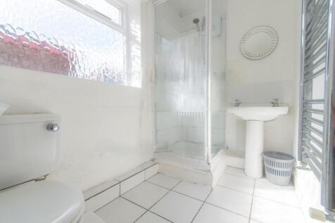 183 Dilston Rd Shower