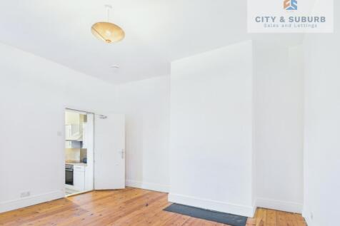 CAM01351G0-PR0194-STILL008