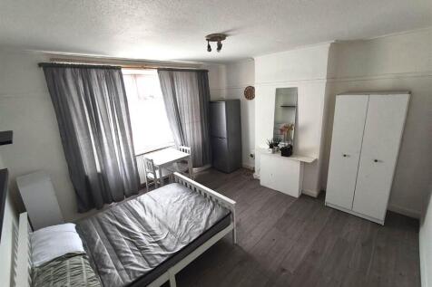 Room 1-38 St James.jpeg