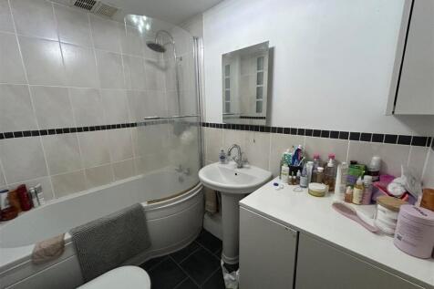 bathroom 2.jpg