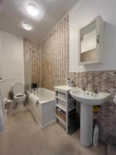 Bathroom 2.jpg