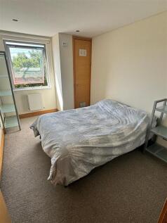 Bed 2.jpg