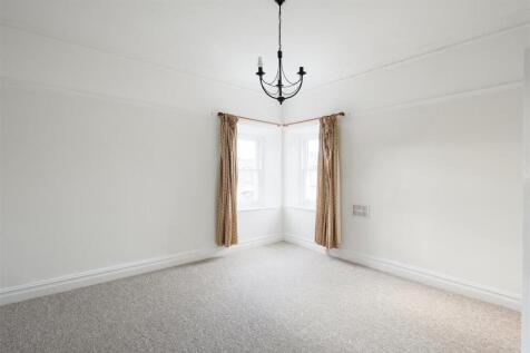Bedroom 1.jpg