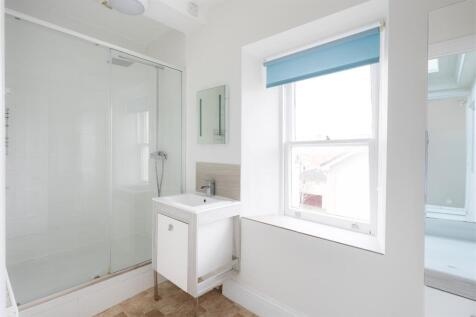 Bathroom (2).jpg