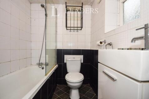 Bathroom (Main)