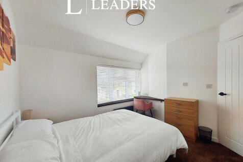 e54585bd-Room 203 20