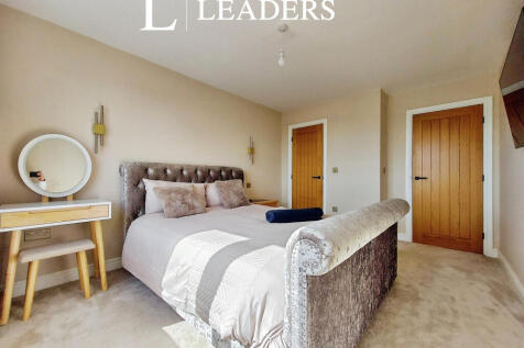 853a20c3-Bedroom 203