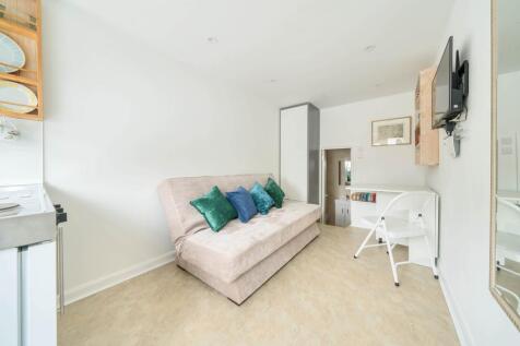 Reception/Bedroom/Kitchen