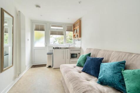 Reception/Bedroom/Kitchen