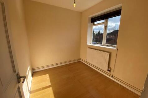 Living Room/Dining Area