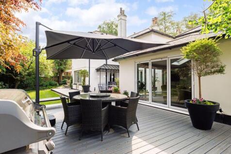 Rear decking aea