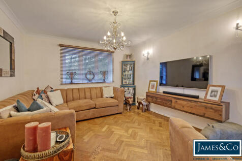 8heywoodlaneq