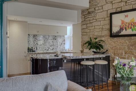 Lounge/Dining/Kitchen