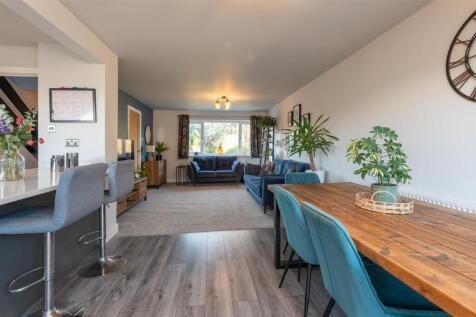 Lounge/Dining/Kitchen