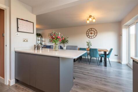Lounge/Dining/Kitchen