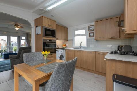 Lounge/Kitchen