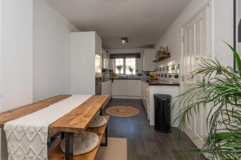 14 - 3 Rosevale View HX6 2DW.jpg