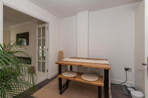 19 - 3 Rosevale View HX6 2DW.jpg