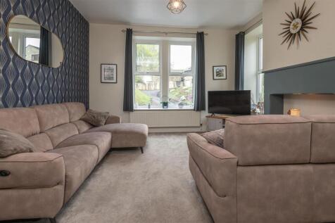 02 - 181 Stainland Road HX4 9AJ.jpg