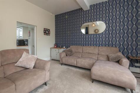 05 - 181 Stainland Road HX4 9AJ.jpg