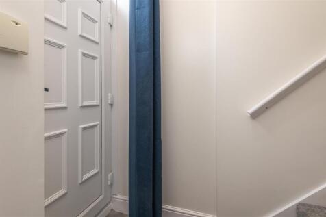 12 - 181 Stainland Road HX4 9AJ.jpg