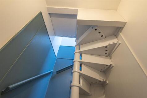 33 - 181 Stainland Road HX4 9AJ.jpg