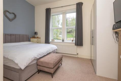 21 - 181 Stainland Road HX4 9AJ.jpg