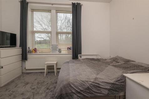 16 - 181 Stainland Road HX4 9AJ.jpg