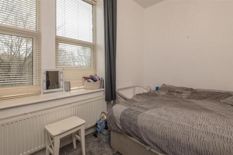 18 - 181 Stainland Road HX4 9AJ.jpg