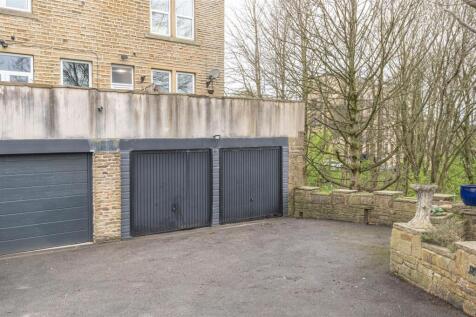 37 - 181 Stainland Road HX4 9AJ.jpg