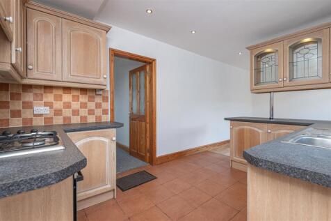 06 - 19 North Royd HX4 0AH.jpg