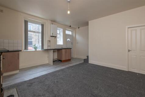 08 - 18 Claremont Street HX6 2PD.jpg