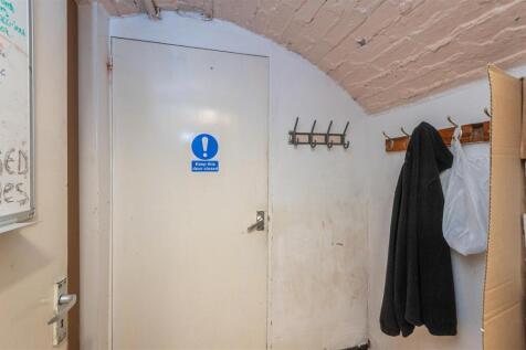 09 - 64 Huddersfield Road HX5 9AA.jpg