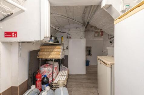10 - 64 Huddersfield Road HX5 9AA.jpg