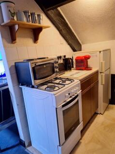 Kitchen cooking area.jpg