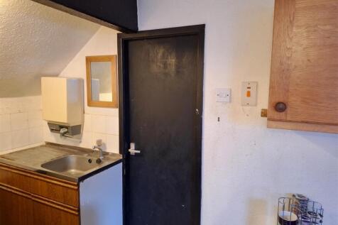 Kitchen sink area.jpg