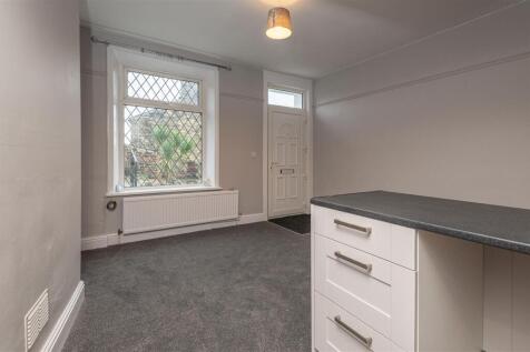 11 - 7 Clay House Lane HX4 8AW.jpg