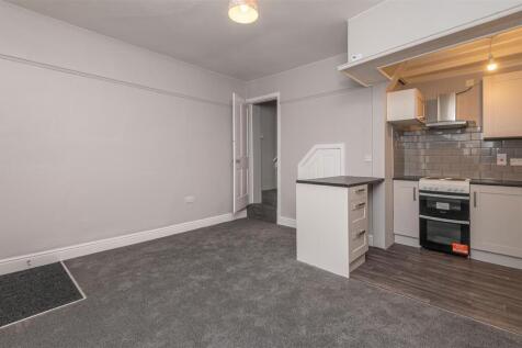 07 - 7 Clay House Lane HX4 8AW.jpg