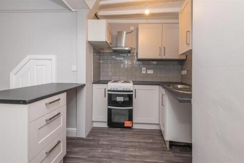08 - 7 Clay House Lane HX4 8AW.jpg
