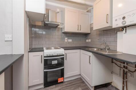 10 - 7 Clay House Lane HX4 8AW.jpg