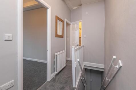 12 - 7 Clay House Lane HX4 8AW.jpg
