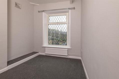 14 - 7 Clay House Lane HX4 8AW.jpg