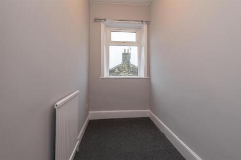 18 - 7 Clay House Lane HX4 8AW.jpg