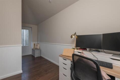 Entrance Hallway/Study