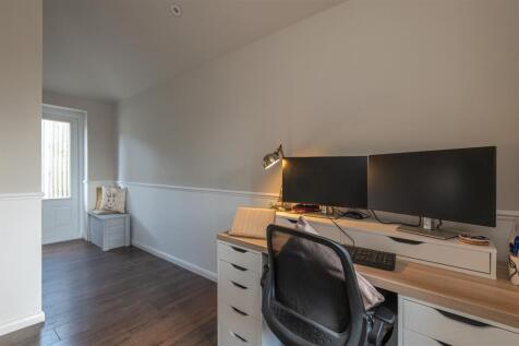 Entrance Hallway/Study